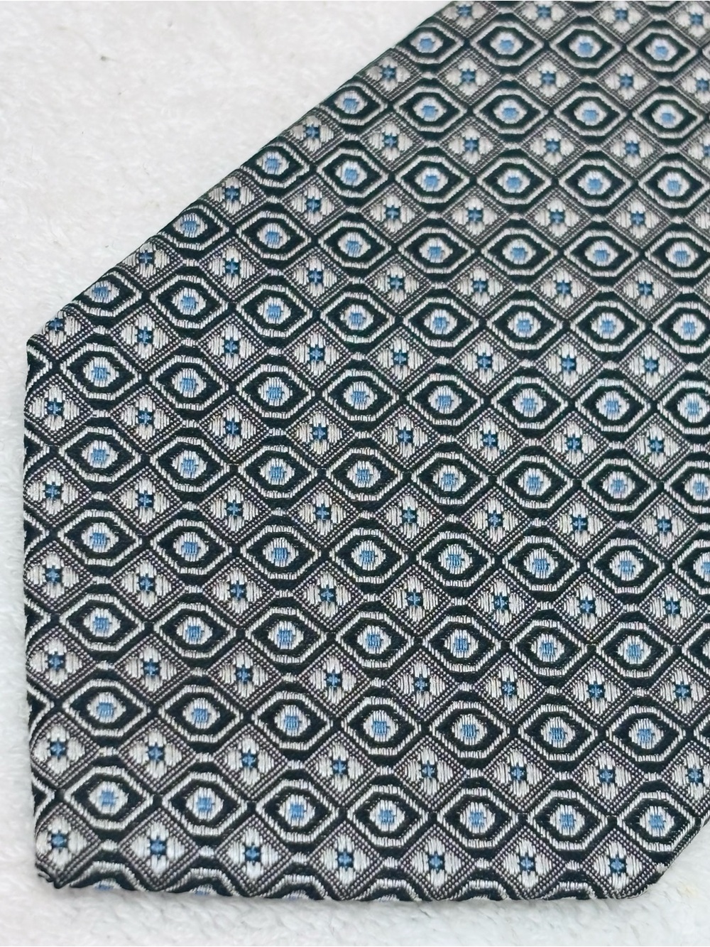 Brand New Stylish Tie By Saks Fifth Avenue - Tie Width Is 3 Inches